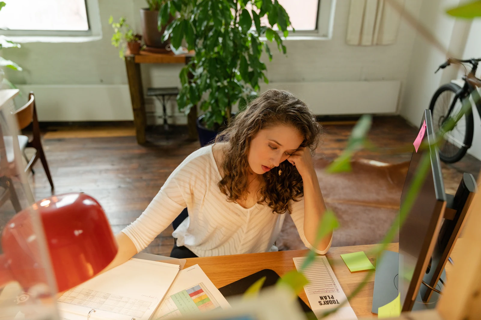 Perimenopause Fatigue and Brain Fog at Work: What Helps